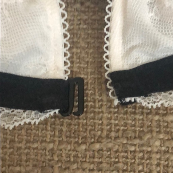 Victoria’s Secret lace and velvet bralette small - Picture 4 of 7